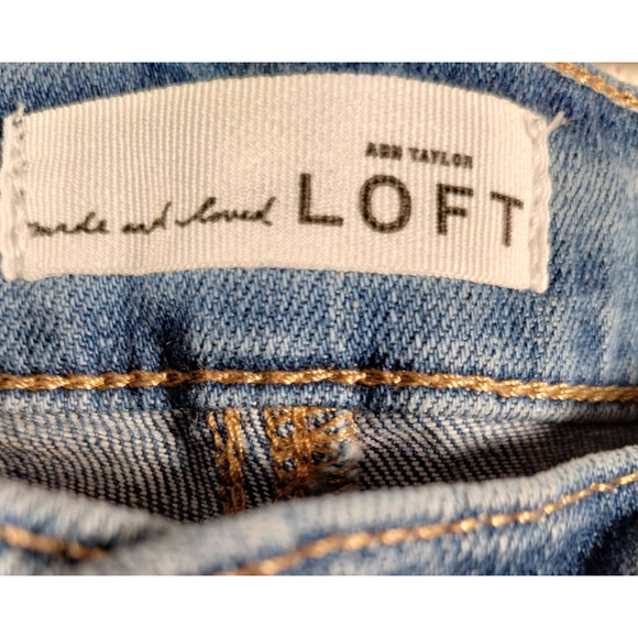 Ann Taylor Loft Mid Rise Denim Roll Cuff Cut-Off Distressed Shorts, Size 28/6 - Picture 2 of 9